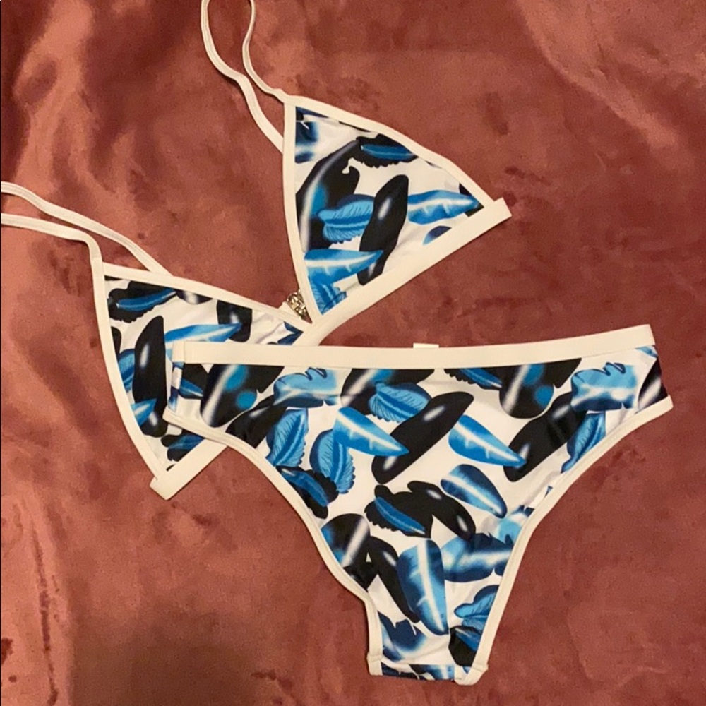 ๐Leaf Print Triangle Bikini Set๐ - Picture 6 of 7